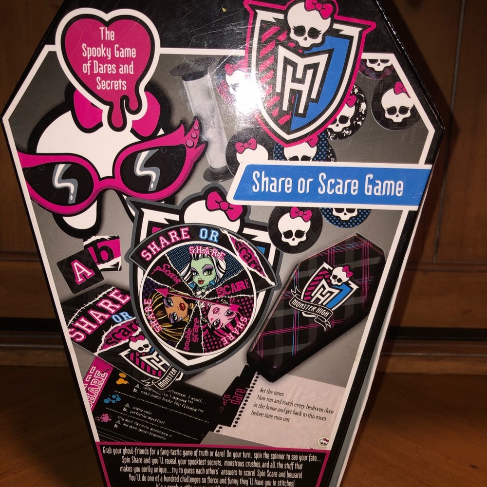 Monster High Share or Scare Game - Picture 2 of 6